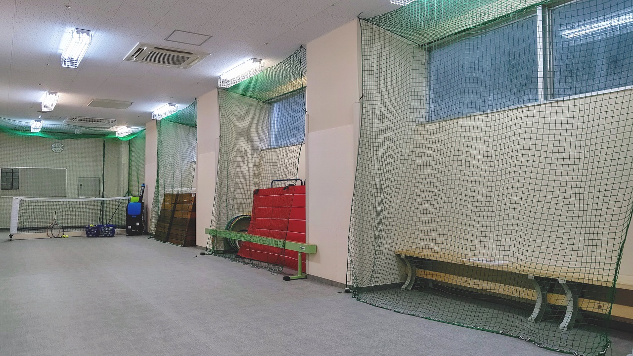室内簡易テニス練習場 ( 雨天時のみ )